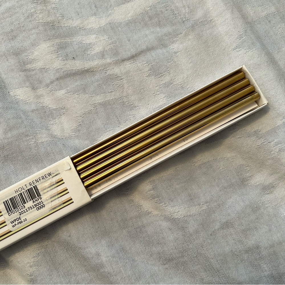 Porter luxe Gold colored metal straws set of four. Brand new in Box!